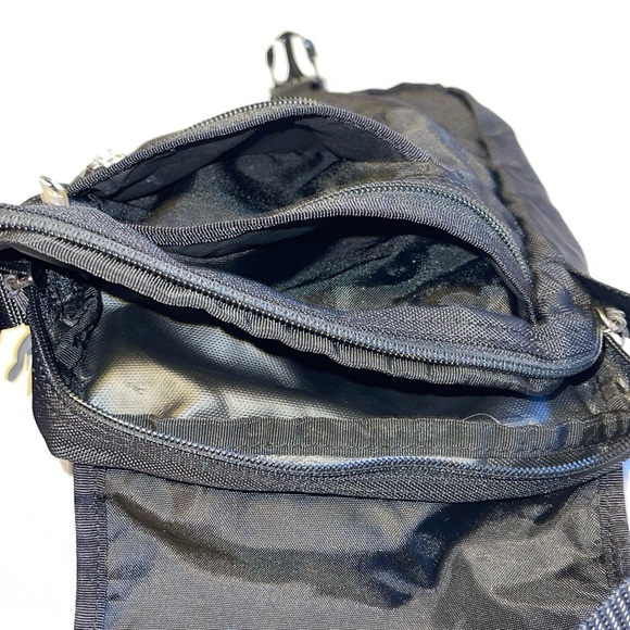 Mountain Equipment Coop M.E.C. Vintage Black Crossbody Bag - Picture 7 of 9